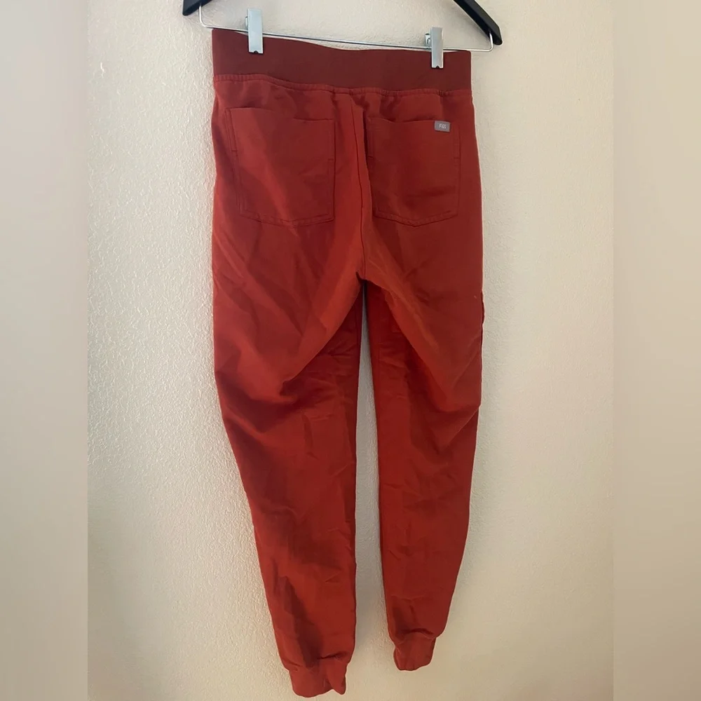 Figs XS SET IN AUBURN